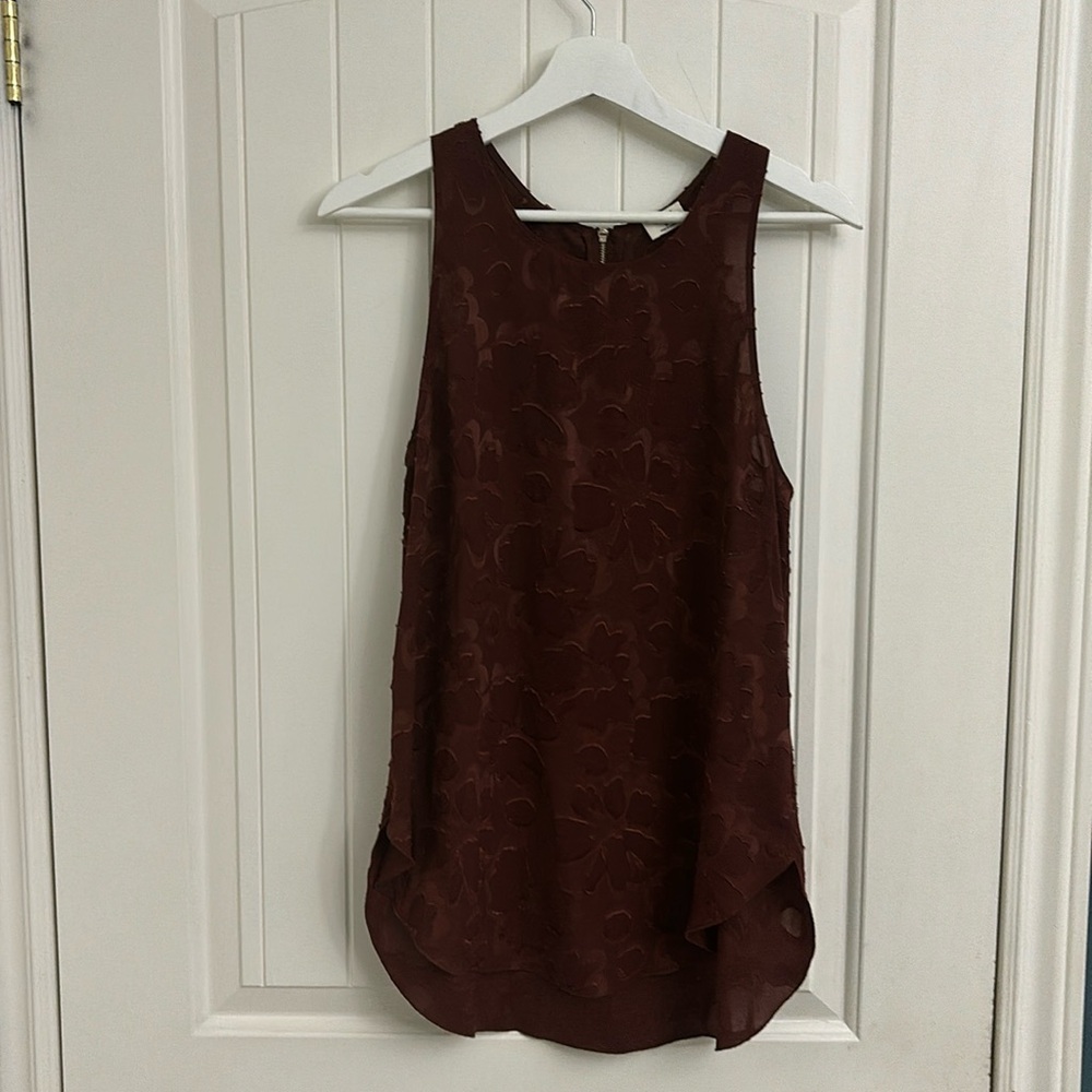 ARITZIA WILFRED Textured Sleeveless Top with exposed gold zipper